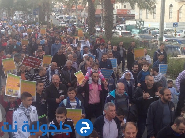 اكثر من 2000 مشارك في المظاهرة ضد حظر الحركة الاسلامية
